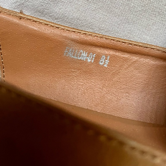 Tan Slip On Ladies Shoes Size 8.5 *FREE With Purchase* - Picture 7 of 7